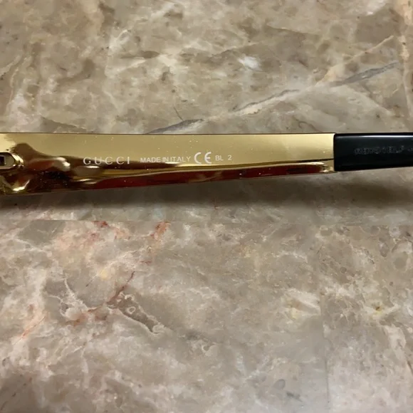 Gucci 👓 sunglasses & case - Picture 5 of 6